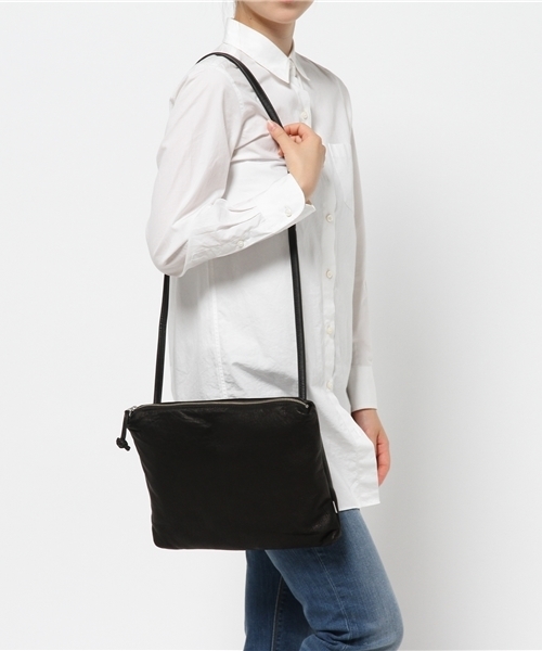 And A（アンドエー）の「ショルダークラッチバッグ (TAZUNE)（クラッチバッグ・レディース・ブラック/ネイビー・FREE）」の13枚目の写真