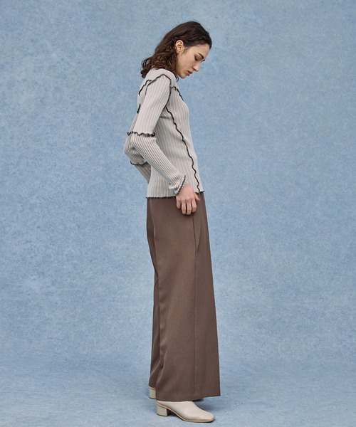 PUBLIC TOKYO（パブリックトウキョウ）の「【シワにならない・華奢見え】ウォッシャブルフレアパンツ/タックワイドパンツ/ワイドストレート（スラックス・レディース・ブラウン/ダークグレー/ミント・1/2）」の7枚目の写真