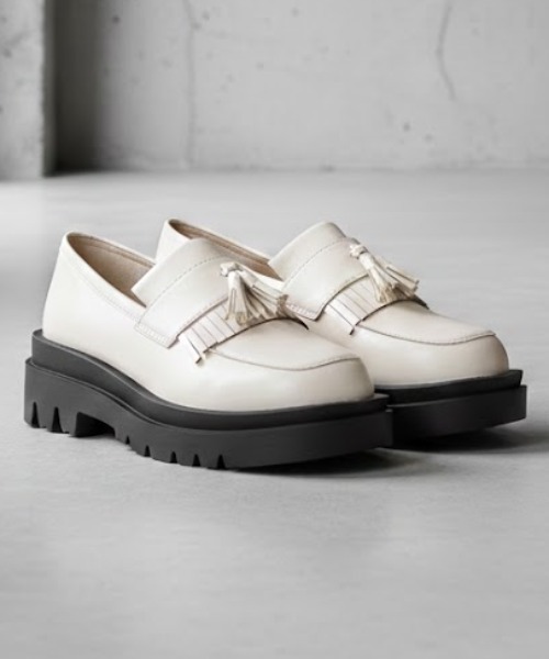 LibertyDoll(リバティードール)の「軽量厚底 ユニセックス トラックソールローファー(ローファー・レディース・ダークブラウン系/ブラック系1/ブラック/ブラック系その他/ブラック系/ホワイト/ホワイト系/ダークブラウン/アイボリー/ダークブラウン系1/ブラック系3/ブラック系2/ブラック系5/アイボリー系1/ダークブラウン系2/ブラック系4/シルバー系1/シルバー系2/ブラック系6/ブラック系7/その他2/その他1・XL/LL/44/L/40/S/M/41/42/43)」の3枚目の写真