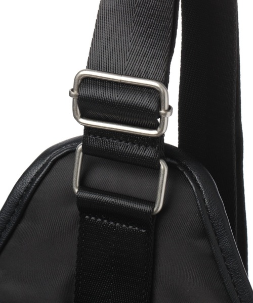 GLOBAL WORK(グローバルワーク)の「URBAN CARRY ボディバック/182167(ボディバッグ/ウエストポーチ・メンズ・チャコールグレー/その他/ブラック・FREE)」の7枚目の写真