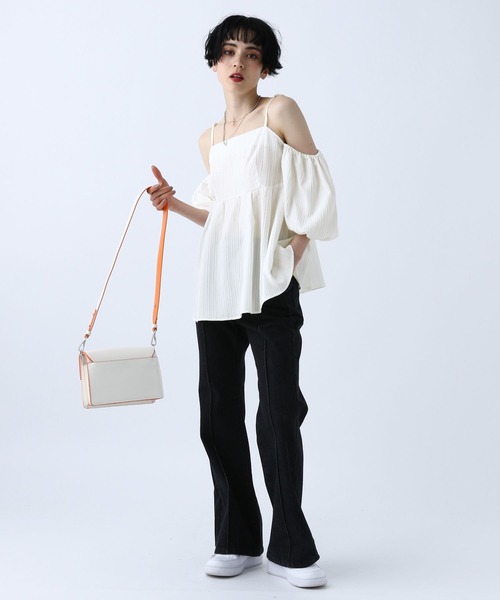 PAGEBOY（ページボーイ）の「オープンショルダーブラウス（シャツ/ブラウス・レディース・オフホワイト/ブラック・FREE）」の4枚目の写真