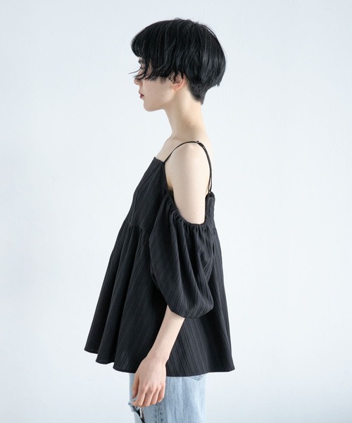 PAGEBOY（ページボーイ）の「オープンショルダーブラウス（シャツ/ブラウス・レディース・オフホワイト/ブラック・FREE）」の7枚目の写真