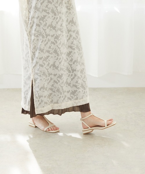 menue(メヌエ)の「変形ヒール Tストラップサンダル(サンダル・レディース・ブラック/グレー/アイボリー/ブラウン/パイソン・LL/3L/S/M/L/XS)」の17枚目の写真