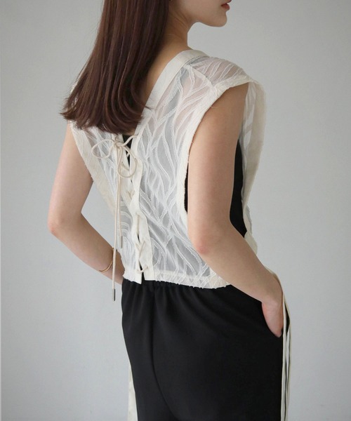 cheriella(シェリエラ)の「【cheriella】WEB限定リーフシアースピンドルブラウス(シャツ/ブラウス・レディース・ブラック/アイボリー・M)」の2枚目の写真