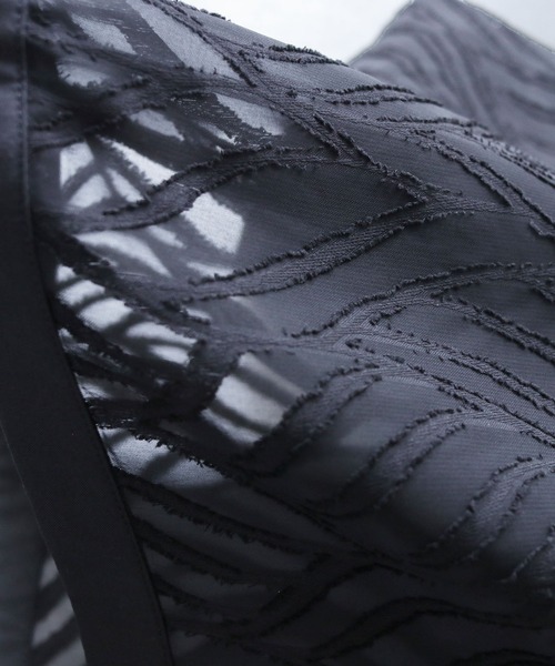 cheriella(シェリエラ)の「【cheriella】WEB限定リーフシアースピンドルブラウス(シャツ/ブラウス・レディース・ブラック/アイボリー・M)」の17枚目の写真