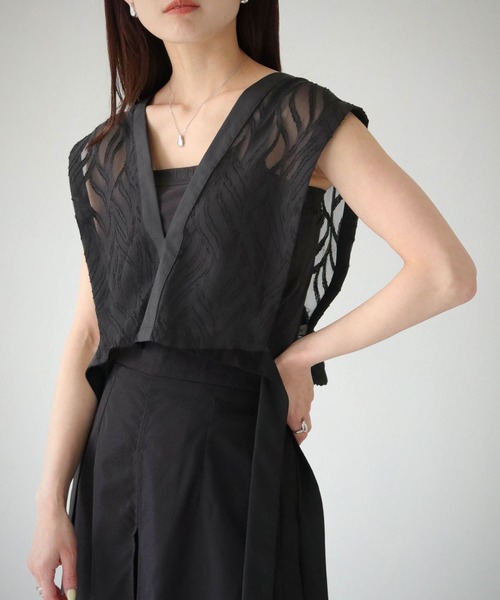 cheriella(シェリエラ)の「【cheriella】WEB限定リーフシアースピンドルブラウス(シャツ/ブラウス・レディース・ブラック/アイボリー・M)」の5枚目の写真