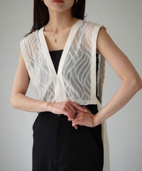 cheriella(シェリエラ)の「【cheriella】WEB限定リーフシアースピンドルブラウス(シャツ/ブラウス・レディース・ブラック/アイボリー・M)」の20枚目の写真