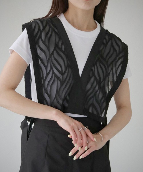 cheriella(シェリエラ)の「【cheriella】WEB限定リーフシアースピンドルブラウス(シャツ/ブラウス・レディース・ブラック/アイボリー・M)」の11枚目の写真