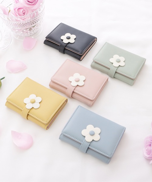 デイジー花柄 三つ折り財布 ネイビー8/10日までたげ！贈呈品.最下6.500円 デイジー花柄 三つ折り財布 ネイビー最下6.350円 - メルカリ