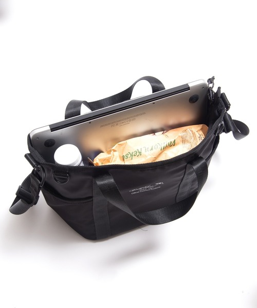 Arnold Palmer（アーノルドパーマー）の「ナイロン ツイル 10ポケット シェア トート（トートバッグ・レディース・ブラック/ベージュ/ネイビー・F）」の12枚目の写真