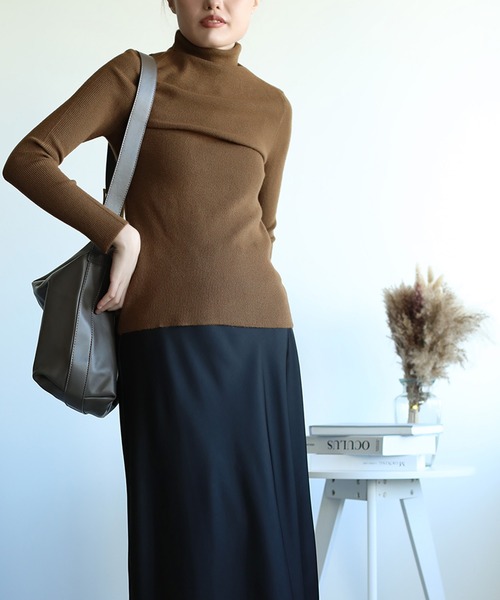 aimoha（アイモハ）の「シンプルタートルネックニット（ニット/セーター・レディース・チョコ/ダークグレー/レッド/グレー/キャメル/グリーン/ホワイト/ベージュ/ブラック/ネイビー/オフホワイト・FREE）」の7枚目の写真