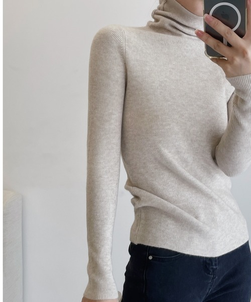 aimoha（アイモハ）の「シンプルタートルネックニット（ニット/セーター・レディース・チョコ/ダークグレー/レッド/グレー/キャメル/グリーン/ホワイト/ベージュ/ブラック/ネイビー/オフホワイト・FREE）」の3枚目の写真