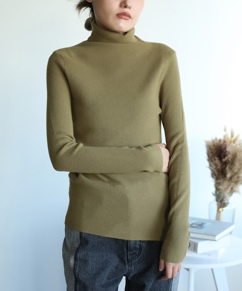 aimoha（アイモハ）の「シンプルタートルネックニット（ニット/セーター・レディース・チョコ/ダークグレー/レッド/グレー/キャメル/グリーン/ホワイト/ベージュ/ブラック/ネイビー/オフホワイト・FREE）」の9枚目の写真