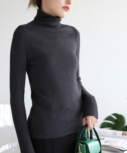 aimoha（アイモハ）の「シンプルタートルネックニット（ニット/セーター・レディース・チョコ/ダークグレー/レッド/グレー/キャメル/グリーン/ホワイト/ベージュ/ブラック/ネイビー/オフホワイト・FREE）」の6枚目の写真