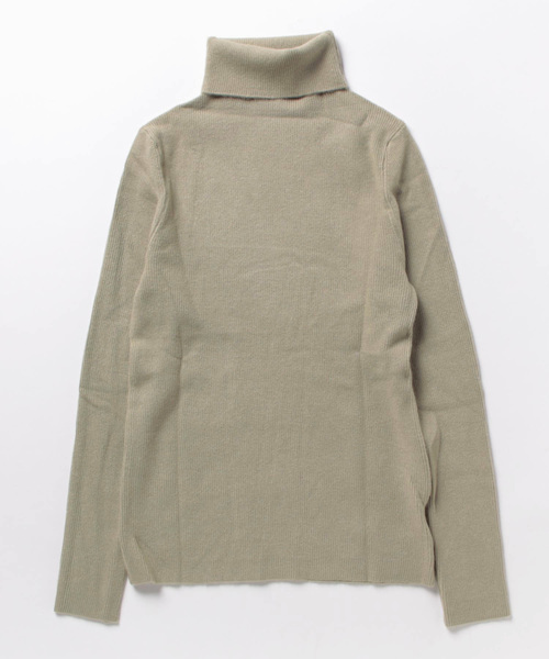 aimoha（アイモハ）の「シンプルタートルネックニット（ニット/セーター・レディース・チョコ/ダークグレー/レッド/グレー/キャメル/グリーン/ホワイト/ベージュ/ブラック/ネイビー/オフホワイト・FREE）」の15枚目の写真