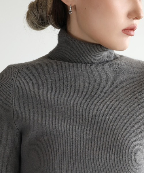 aimoha（アイモハ）の「シンプルタートルネックニット（ニット/セーター・レディース・チョコ/ダークグレー/レッド/グレー/キャメル/グリーン/ホワイト/ベージュ/ブラック/ネイビー/オフホワイト・FREE）」の20枚目の写真