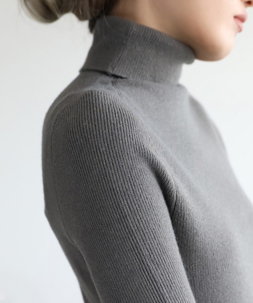 aimoha（アイモハ）の「シンプルタートルネックニット（ニット/セーター・レディース・チョコ/ダークグレー/レッド/グレー/キャメル/グリーン/ホワイト/ベージュ/ブラック/ネイビー/オフホワイト・FREE）」の21枚目の写真