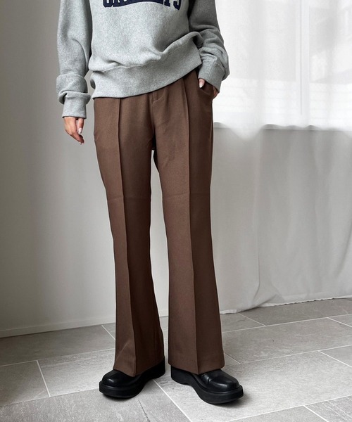 LOWRYS FARM（ローリーズファーム）の「スタイルアップウールライクフレアパンツ　971224（スラックス・レディース・パープル/ブラック/アイボリー/ブラウン・LARGE/MEDIUM）」の8枚目の写真