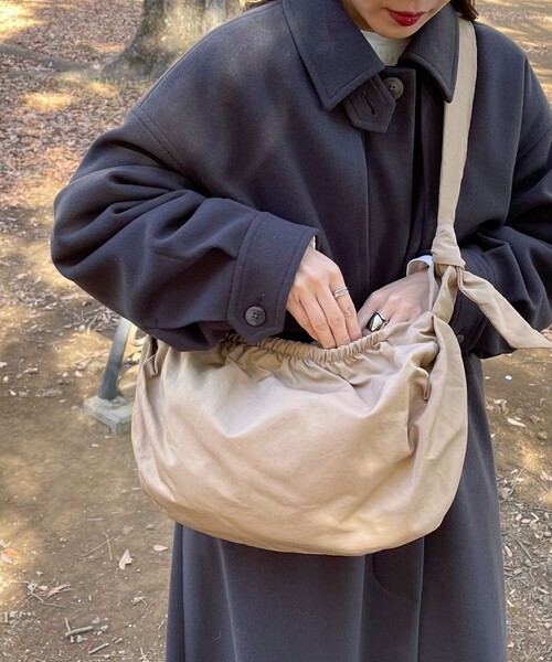 fredy emue(フレディエミュ)の「ハーフムーン結びショルダーバッグ(ショルダーバッグ・レディース・ミント/ブラック/ベージュ・FREE)」の5枚目の写真