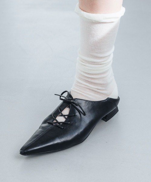 EVOL（イーボル）の「一部WEB限定カラー【EVOL】ソフトポインテッドレースアップパンプス IW5346（パンプス・レディース・シルバー/ゴールド/アイボリー/ブラック・22.5cm/24.0cm/22.0cm/23.5cm/24.5cm/23.0cm）」の3枚目の写真