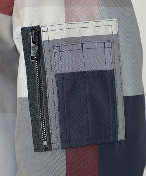BLACK LABEL CRESTBRIDGE(ブラックレーベル・クレストブリッジ)の「ビッグスケールクレストブリッジチェック MA-1(ブルゾン・メンズ・ベージュ系その他2・M/L)」の10枚目の写真