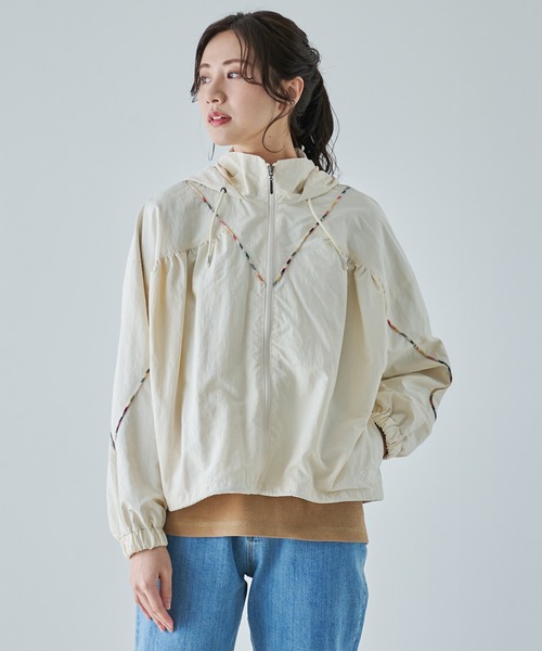 Arnold Palmer（アーノルドパーマー）の「パーマーチェック パイピングギャザー ジャケット（ナイロンジャケット・レディース・ブラック/アイボリー/ライトベージュ・S/M/L）」の2枚目の写真