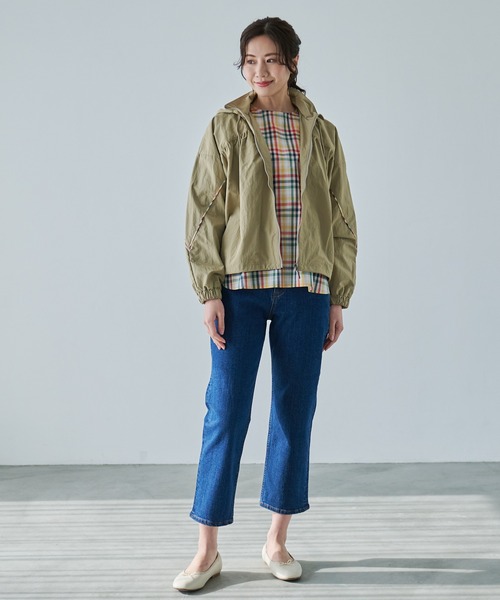 Arnold Palmer（アーノルドパーマー）の「パーマーチェック パイピングギャザー ジャケット（ナイロンジャケット・レディース・ブラック/アイボリー/ライトベージュ・S/M/L）」の21枚目の写真