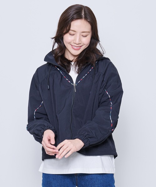 Arnold Palmer（アーノルドパーマー）の「パーマーチェック パイピングギャザー ジャケット（ナイロンジャケット・レディース・ブラック/アイボリー/ライトベージュ・S/M/L）」の16枚目の写真