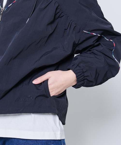 Arnold Palmer（アーノルドパーマー）の「パーマーチェック パイピングギャザー ジャケット（ナイロンジャケット・レディース・ブラック/アイボリー/ライトベージュ・S/M/L）」の7枚目の写真