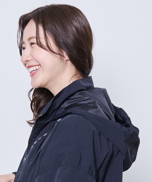 Arnold Palmer（アーノルドパーマー）の「パーマーチェック パイピングギャザー ジャケット（ナイロンジャケット・レディース・ブラック/アイボリー/ライトベージュ・S/M/L）」の8枚目の写真