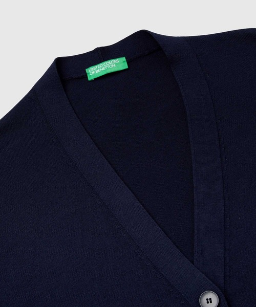 BENETTON (UNITED COLORS OF BENETTON)（ベネトンユナイテッドカラーズオブベネトン）の「コットンモダール無地Vネック長袖カーディガン（カーディガン/ボレロ・レディース・ブラック/ネイビー・SMALL/MEDIUM/X-SMALL）」の7枚目の写真