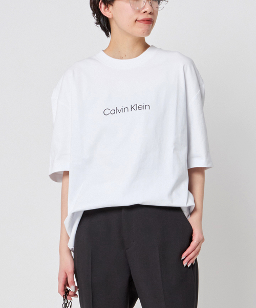 Calvin Klein（カルバン・クライン）の「【Calvin Klein / カルバン クライン】Standard Logo T-sh（Tシャツ/カットソー・レディース・ホワイト/ブラック・FREE）」の2枚目の写真