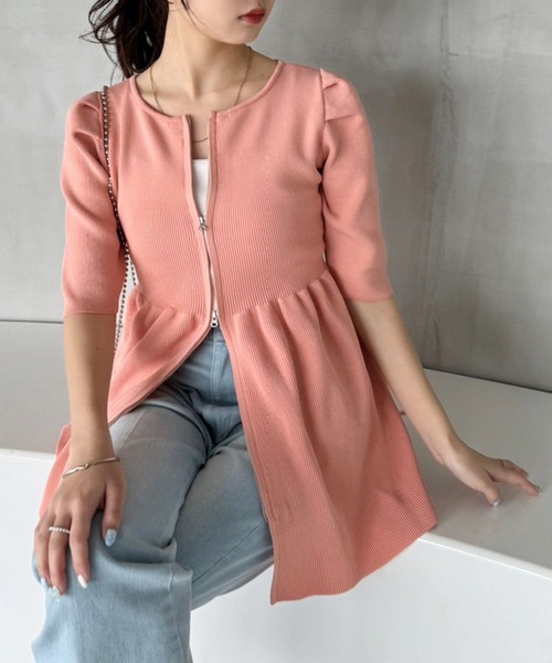 one after another NICE CLAUP（ワンアフターアナザーナイスクラップ）の「ダブルジップペプラムカーディガン（カーディガン/ボレロ・レディース・ベージュ/ピンク系その他/オフホワイト・FREE）」の3枚目の写真