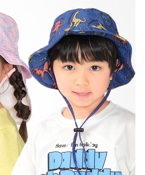 Kids Foret(キッズフォーレ)の「恐竜・ユニコーン柄日よけ付撥水ハット・帽子(ハット・キッズ・サックスブルー/ピンク/ネイビー/ベージュ・50/52/54/56)」の1枚目の写真