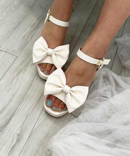 INGNI（イング）の「2WAYリボンサンダル（サンダル・レディース・アイボリー/ブラック・M/L）」の4枚目の写真
