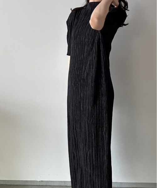 t a r o s u（タロス）の「high neck pleats onepiece/ハイネックプリーツワンピース（ワンピース・レディース・ベージュ/ブラック・FREE）」の3枚目の写真