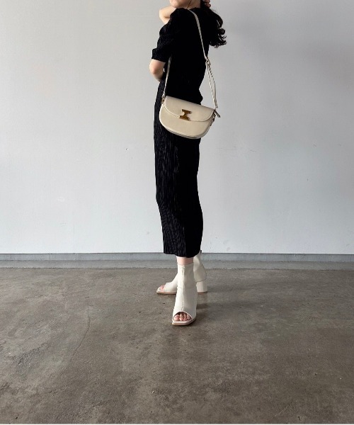 t a r o s u（タロス）の「high neck pleats onepiece/ハイネックプリーツワンピース（ワンピース・レディース・ベージュ/ブラック・FREE）」の9枚目の写真