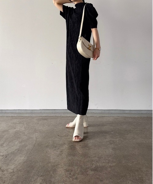 t a r o s u（タロス）の「high neck pleats onepiece/ハイネックプリーツワンピース（ワンピース・レディース・ベージュ/ブラック・FREE）」の11枚目の写真