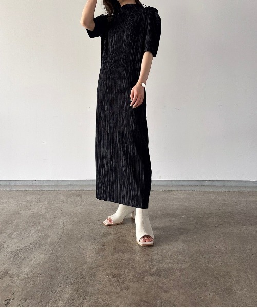 t a r o s u（タロス）の「high neck pleats onepiece/ハイネックプリーツワンピース（ワンピース・レディース・ベージュ/ブラック・FREE）」の17枚目の写真