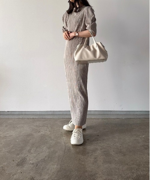 t a r o s u（タロス）の「high neck pleats onepiece/ハイネックプリーツワンピース（ワンピース・レディース・ベージュ/ブラック・FREE）」の6枚目の写真