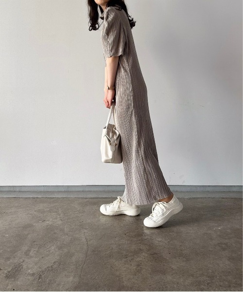 t a r o s u（タロス）の「high neck pleats onepiece/ハイネックプリーツワンピース（ワンピース・レディース・ベージュ/ブラック・FREE）」の10枚目の写真