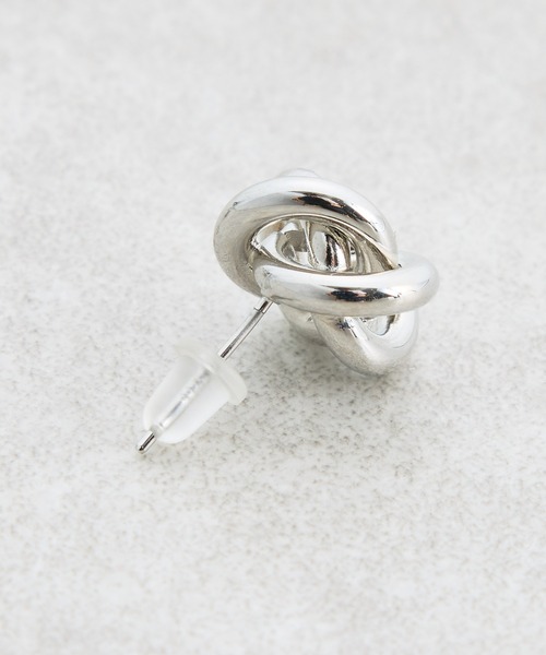 BEARDSLEY（ビアズリー）の「4重ループピアス（ピアス（両耳用）・レディース・シルバー・FREE）」の3枚目の写真