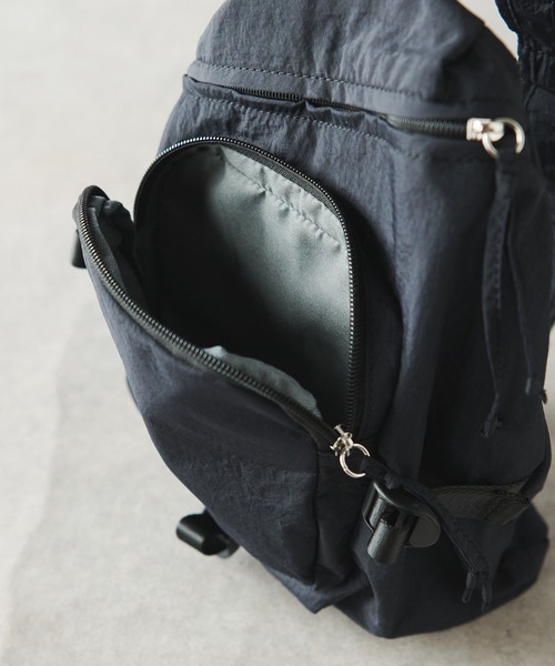 cache cache（カシュ カシュ）の「【cache cache(カシュカシュ)】ベルトポケットストリングバッグ（ボディバッグ/ウエストポーチ・レディース・ブラック/カーキ・FREE）」の13枚目の写真