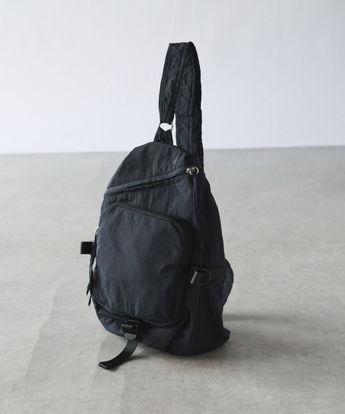 cache cache（カシュ カシュ）の「【cache cache(カシュカシュ)】ベルトポケットストリングバッグ（ボディバッグ/ウエストポーチ・レディース・ブラック/カーキ・FREE）」の3枚目の写真