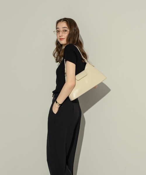 NEUNA（ヌナ）の「ベルテッドスクエアバッグ（ハンドバッグ・レディース・ブラック/アイボリー/ブラウン・FREE）」の13枚目の写真