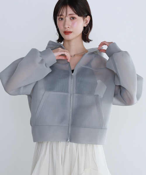 shetila(シェティラ)の「シアーニュアンスダンボール クロップドパーカー(パーカー・レディース・グレー/ホワイト/アイボリー/ブルー/イエロー/ブラック・FREE)」の5枚目の写真