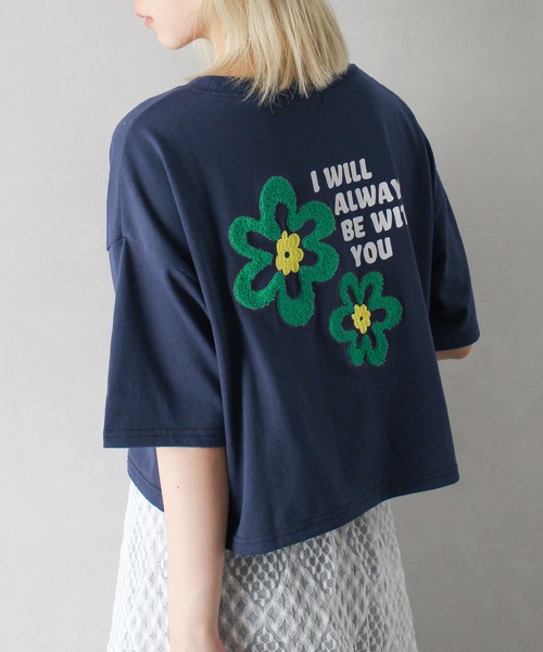 SpRay(スプレイ)の「サガラFLOWER クロップドTシャツ(Tシャツ/カットソー・レディース・ネイビー/オートミール/アイボリー/オフホワイト/チャコールグレー・FREE)」の1枚目の写真