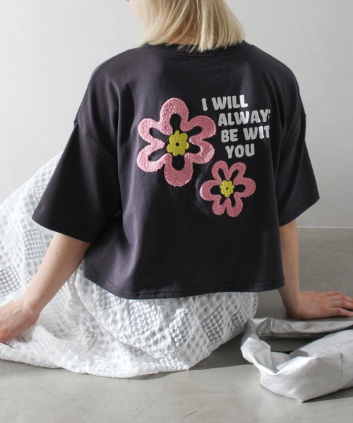 SpRay(スプレイ)の「サガラFLOWER クロップドTシャツ(Tシャツ/カットソー・レディース・ネイビー/オートミール/アイボリー/オフホワイト/チャコールグレー・FREE)」の4枚目の写真