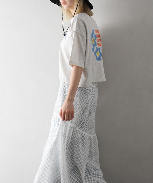 SpRay(スプレイ)の「サガラFLOWER クロップドTシャツ(Tシャツ/カットソー・レディース・ネイビー/オートミール/アイボリー/オフホワイト/チャコールグレー・FREE)」の22枚目の写真