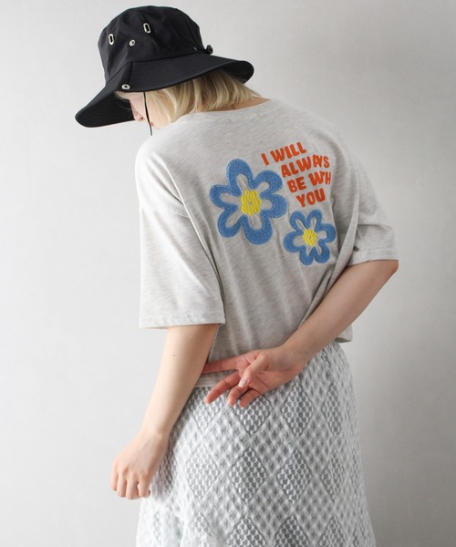 SpRay(スプレイ)の「サガラFLOWER クロップドTシャツ(Tシャツ/カットソー・レディース・ネイビー/オートミール/アイボリー/オフホワイト/チャコールグレー・FREE)」の19枚目の写真
